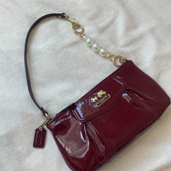 𝘙𝘈𝘙𝘌 𝘗𝘢𝘵𝘦𝘯𝘵 𝘉𝘶𝘳𝘨𝘶𝘯𝘥𝘺 𝘊𝘰𝘢𝘤𝘩🍒 - Picture 2 of 4